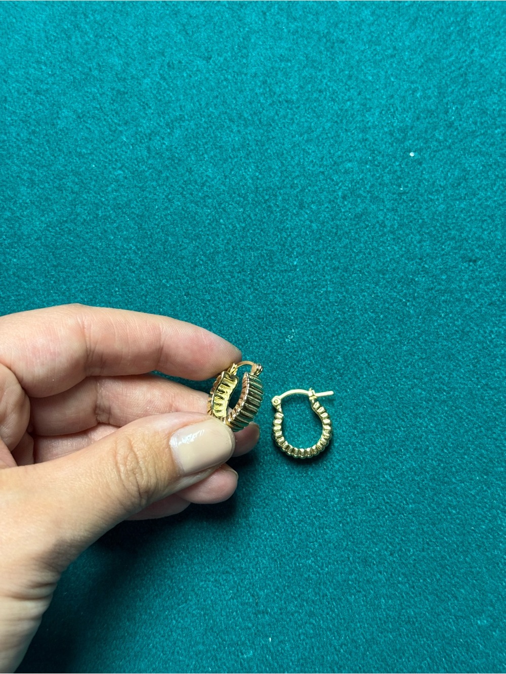 Set & Stones Jules Ridge Hoop Earrings - Picture 4 of 4